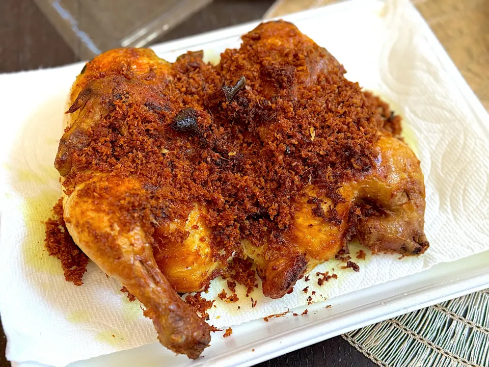 Snapdishの料理写真:Ayam goreng serundeng|yeni kartikasariさん