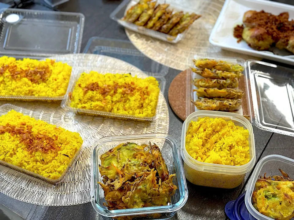 Snapdishの料理写真:Nasi kuning & bala bala|yeni kartikasariさん