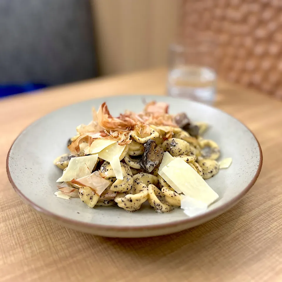 Wild mushrooms truffle orecchiette with bonito and Parmesan cheese|skyblueさん