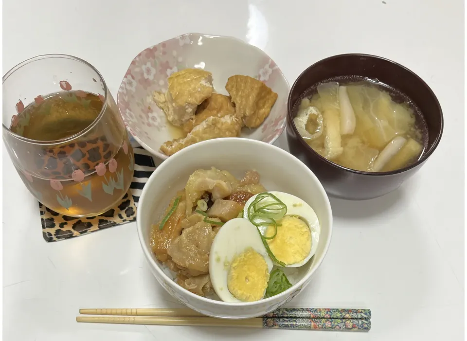 晩御飯☆照り焼きチキン丼（ゆで卵・刻み葱）☆厚揚げの生姜煮☆みそ汁（しめじ・キャベツ・揚げ）|Saharaさん