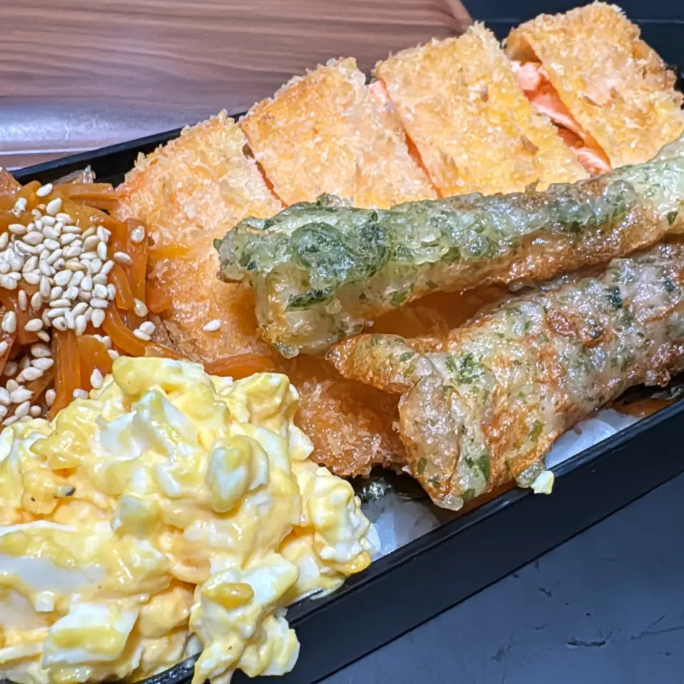 Snapdishの料理写真:【簡単弁当！】1度食べたらやめられない！癖になりすぎる！のり鮭弁当！|テリチョモさん