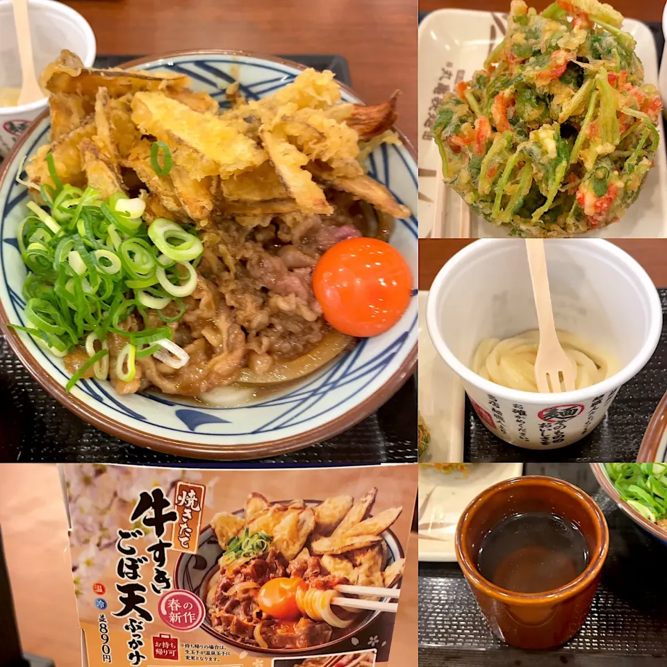 Snapdishの料理写真:ひと口醤油うどん　焼きたて牛すきごぽ天ぶっかけ　三つ葉小エビかき揚げ☘️|るみおんさん