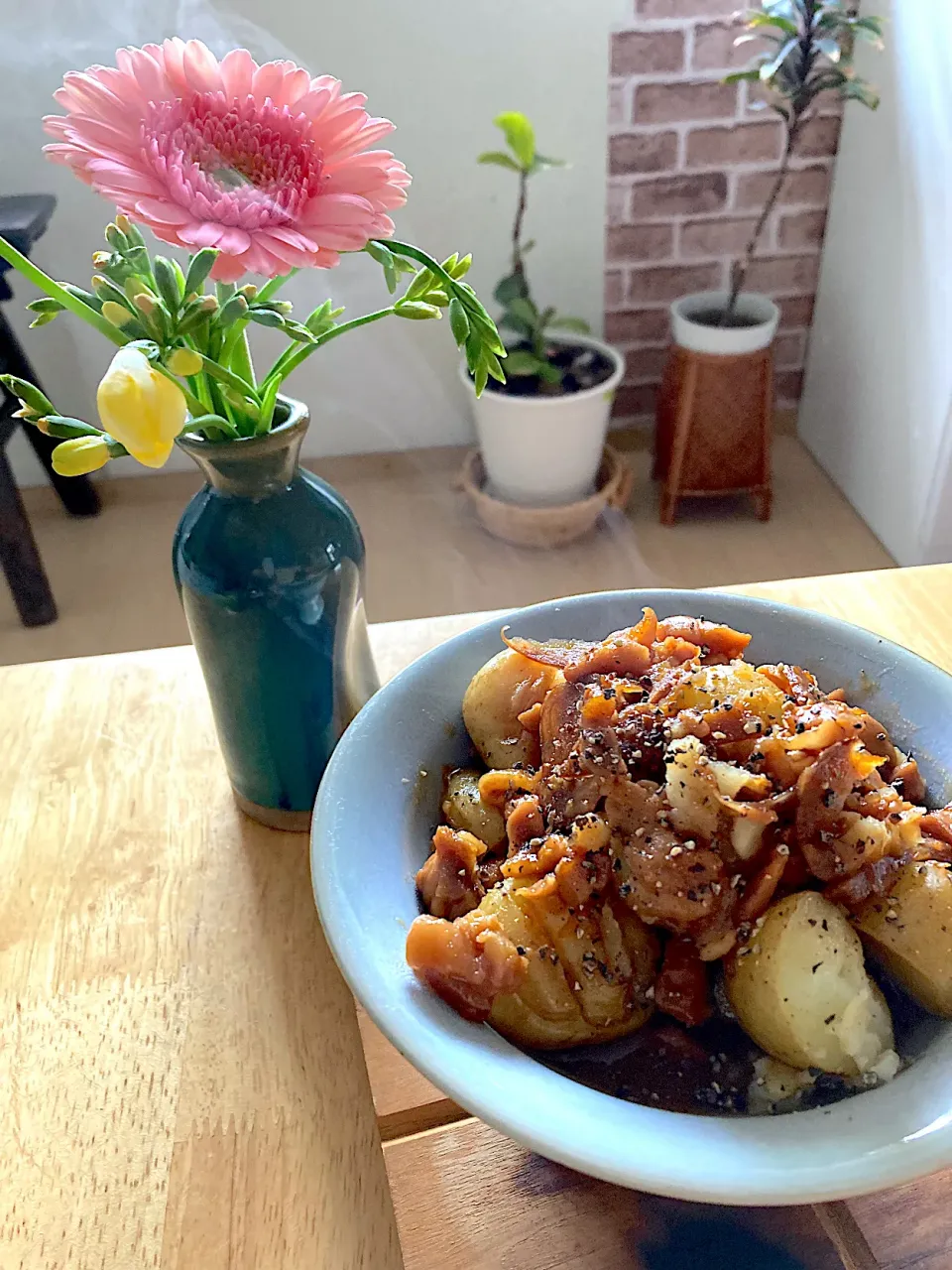 新じゃが🥔と鶏ももの旨煮|さくたえさん