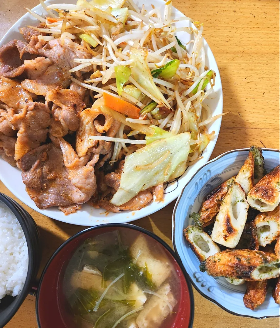 豚肉と野菜炒め、ちくわの磯辺揚げ|さきさん