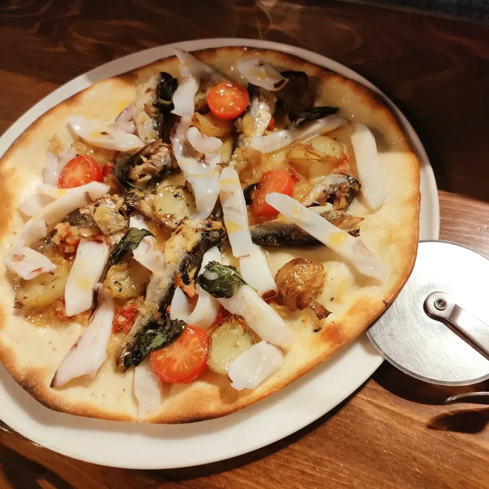 コリコリ🦑魚介のイタリアンpizza🇮🇹|ファンメイ🌺さん