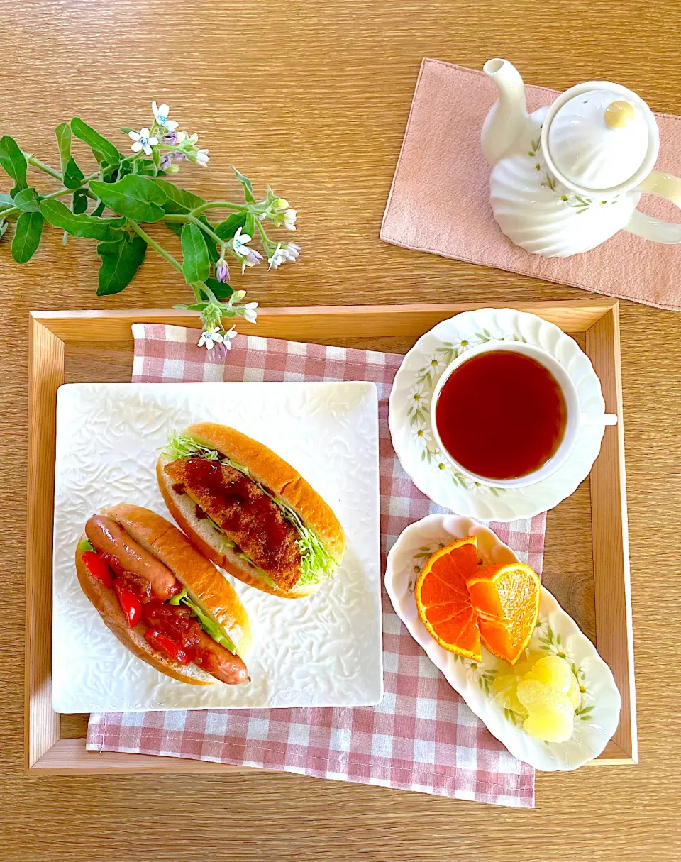 コロッケパン＆ウインナーパンで朝食|サミカさん