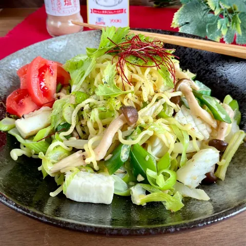 「五香塩」を使ってみたSnapdishの料理・レシピ写真:五香塩deセロリとイカの塩焼きそば