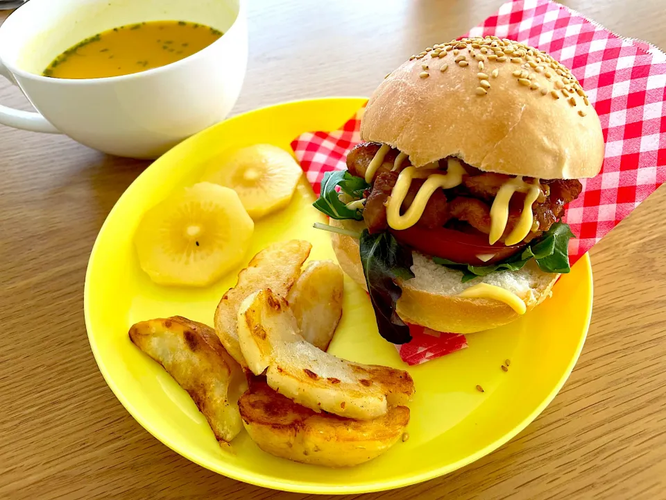 Snapdishの料理写真:照り焼きチキンバーガー|mouさん