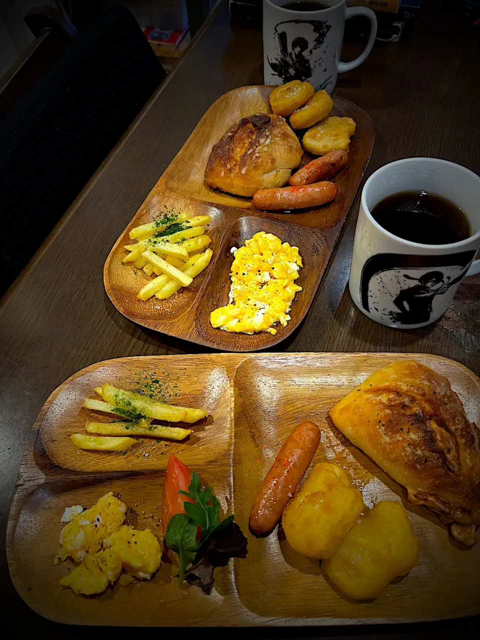 チキンナゲット　焼きソーセージ　フレンチフライ　スクランブルエッグ　マカダミアナッツのリュスティック　ワッフルシュガー　コーヒー|ch＊K*∀o(^^*)♪さん