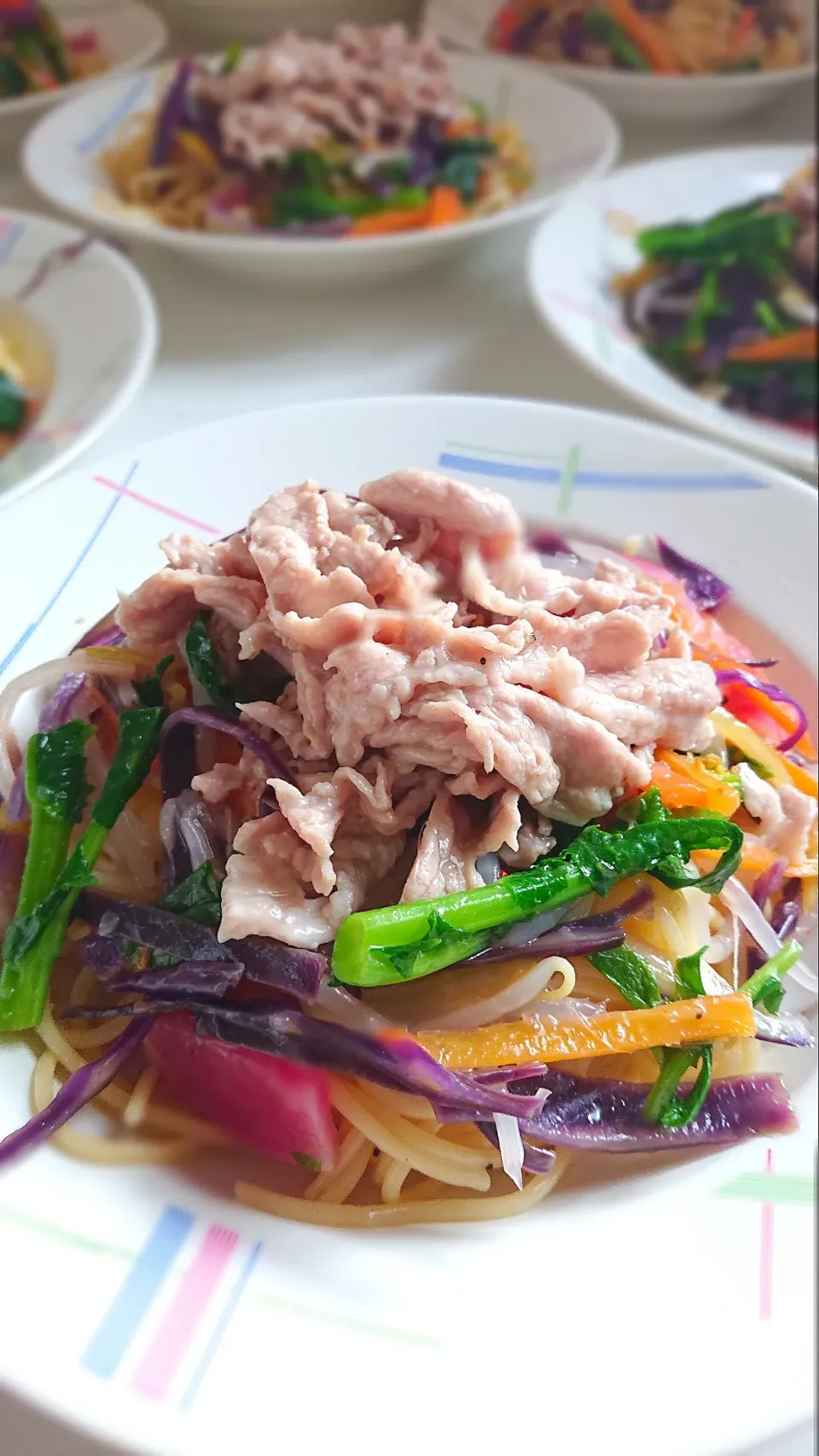 豚しゃぶ&カラフル野菜の🍝|はぁとびぃとさん