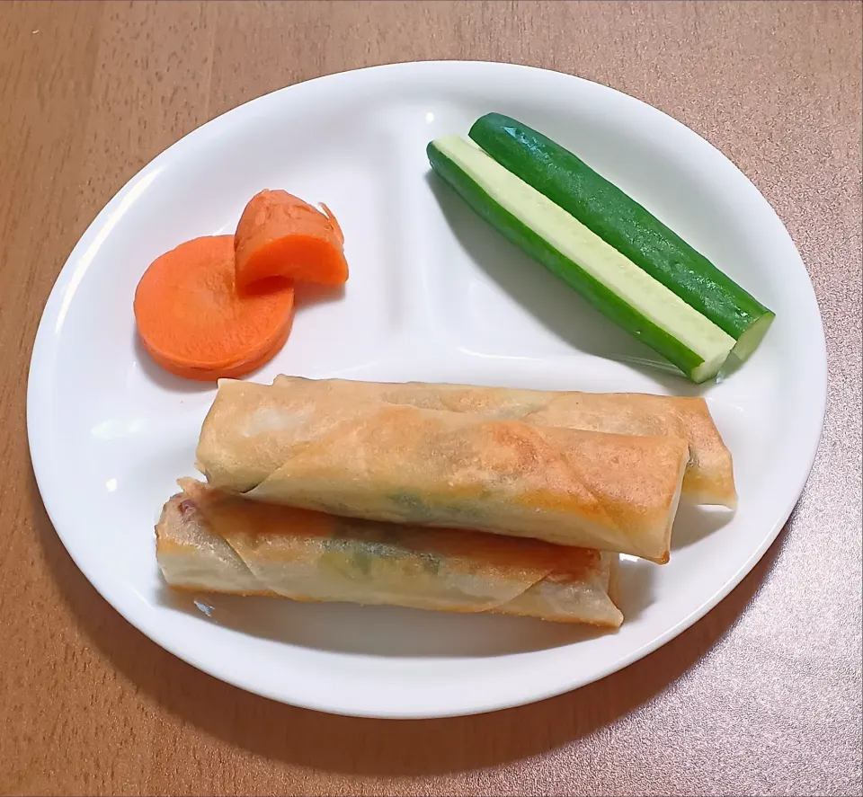 春巻き
きゅうり
にんじん
ご飯🍚|ナナさん