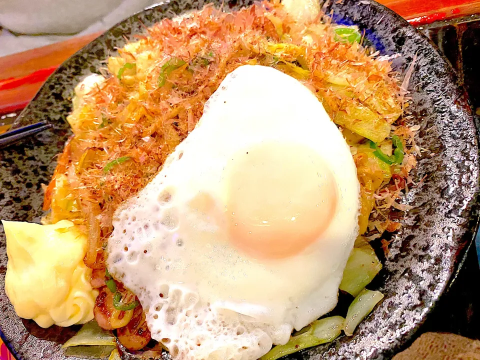 醤油焼きそば 目玉焼き乗せ🍳|チッチさん