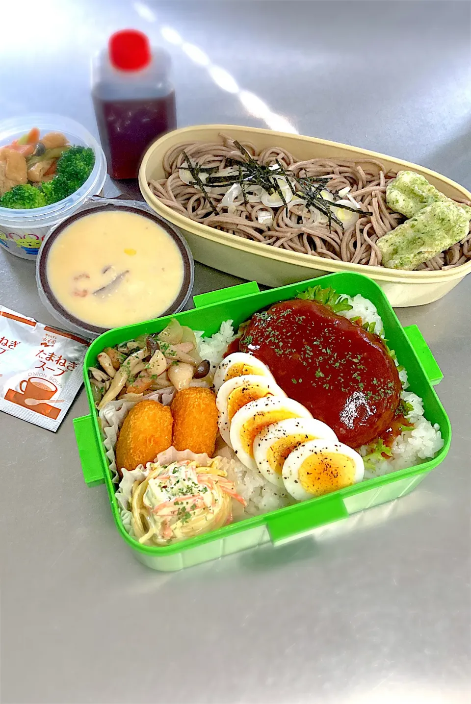 Snapdishの料理写真:R6.4/11 𝚃𝚑𝚞.  👨🏻‍🍳ざる蕎麦＆ハンバーグ弁当·͜·♡|hamakoさん