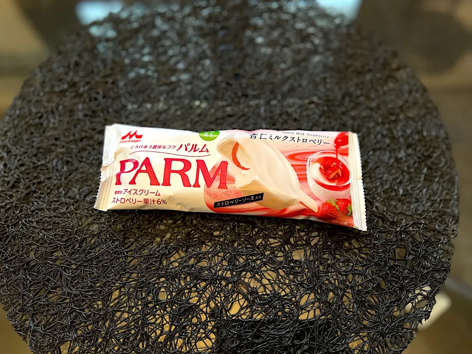 休日のおやつ✨
⁡
PARM(パルム) 杏仁ミルクストロベリー🍓|yokoさん