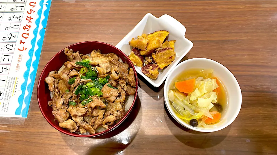 豚丼　野菜のコンソメスープ　さつまいものくるみ味噌和え|おさむん17さん