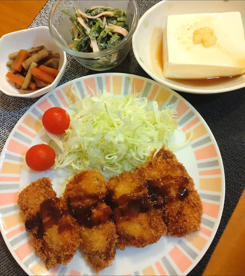 Snapdishの料理写真:☆ヒレカツ
☆ほうれん草マヨ和え
☆ゴボウ煮
☆冷奴|chikakoさん