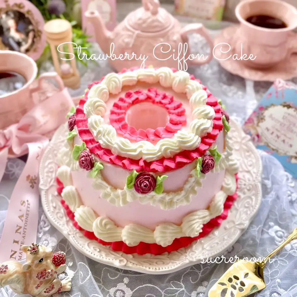 苺の米粉シフォンケーキ🍓✨
ふりふりデコレーションver.|sucreroomさん