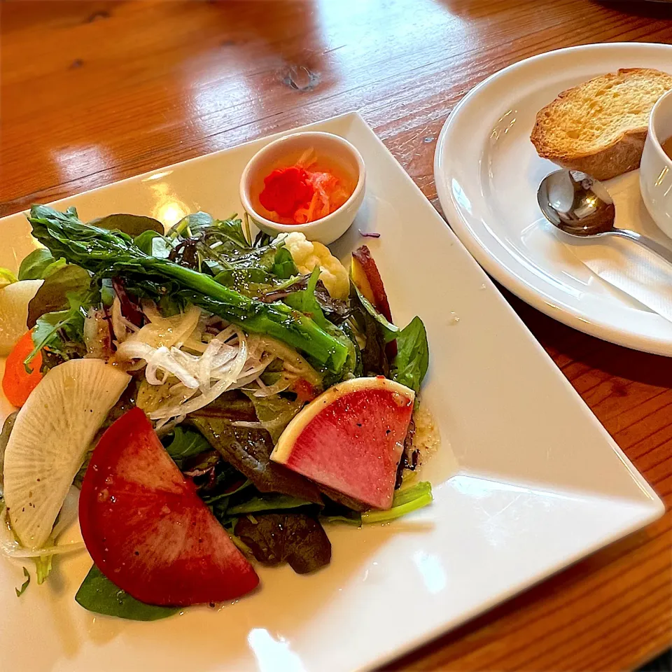 高原サラダランチ🥗米粉バゲット🥖ヤーコンのスープ|Shirokoさん