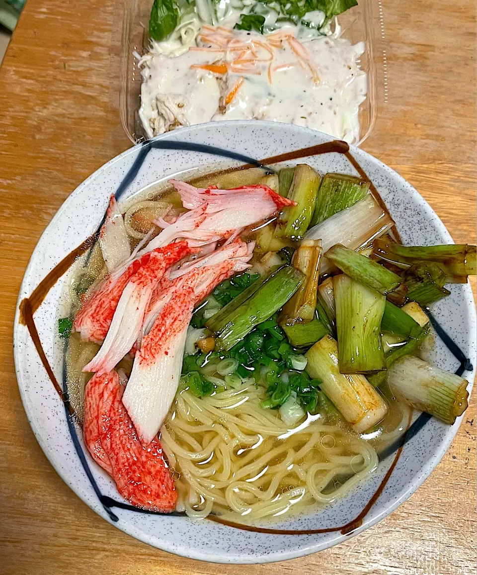 カニかまとネギのラーメン🍜|るみおんさん