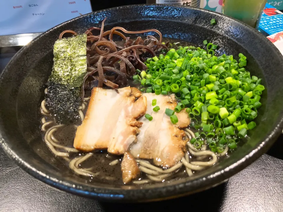 【豚骨黒味ラーメン】さんの豚骨黒味ラーメン|🐈⸒⸒⸒⸒つるのダンス🐈🐾さん