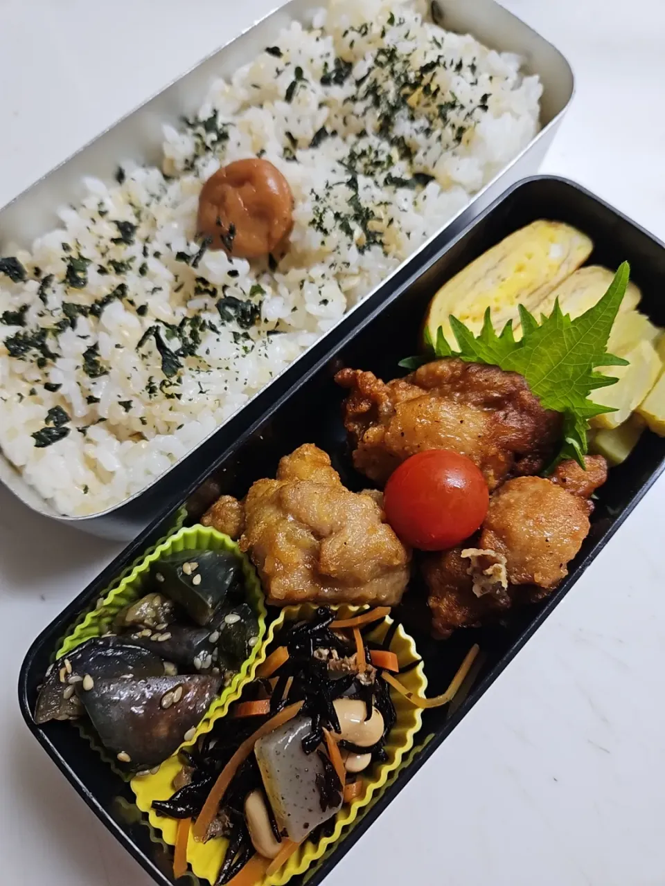 Snapdishの料理写真:☆高１弁当☆昼休みが長くなり、大きくなりました❗玄米入り若芽ごはん、梅、シラス葱卵焼き、薩摩芋、唐揚げ、ミニトマト、ひじき、茄子漬け|ｼｮｺﾗさん