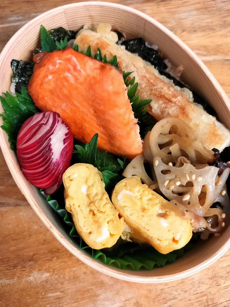 鮭海苔弁

鮭漬け焼き
ちくわ天
卵焼き
蓮根きんぴら|音彩お弁当さん