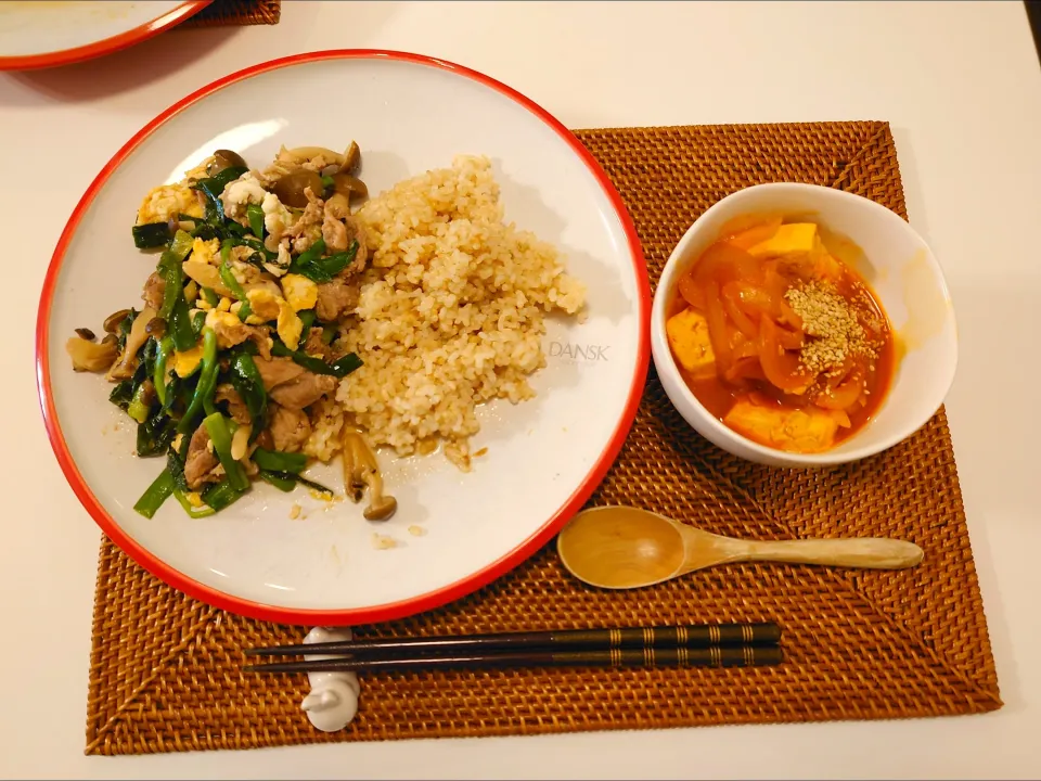 今日の夕食　豚ニラ玉丼、豆腐チョリム|pinknari🐰🌈さん