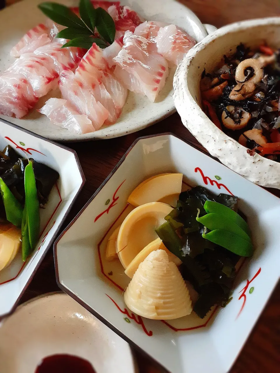 今年の初物、筍の若竹煮～🎶
ち鯛のお刺身🐟ひじきの煮物|fumfumさん