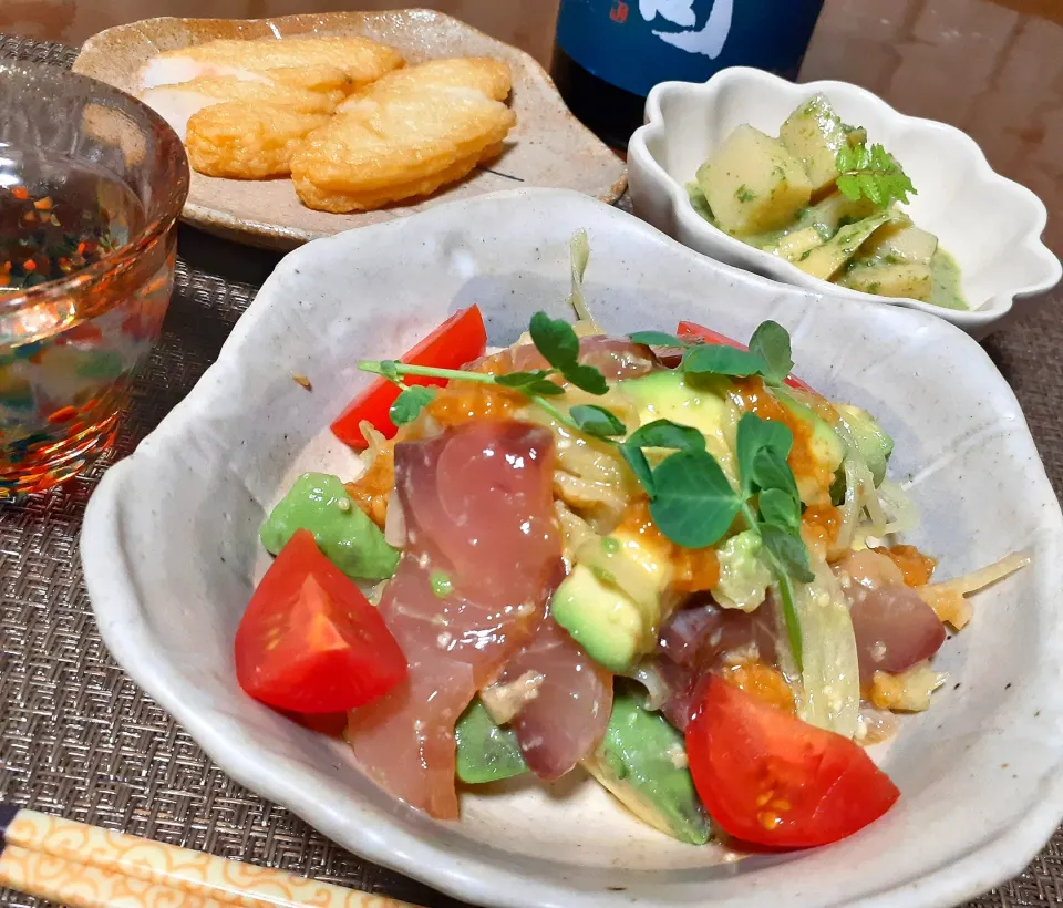 fumfumさんの料理 ハマチ🐟とアボカドと新玉ねぎの醤油糀和え🎶|びせんさん