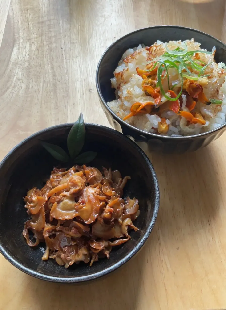 沖シジミの炊き込みご飯とアケミ貝の佃煮|タマ三郎さん