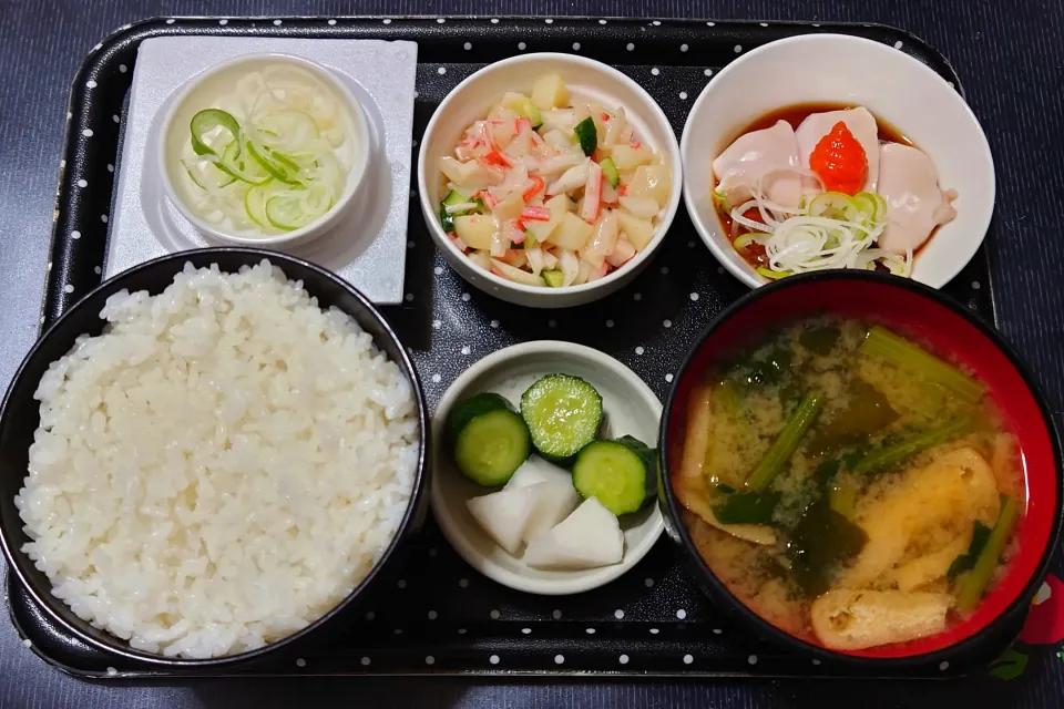 今日の朝ごはん（高知県産コシヒカリ、トラフグの白子ポン酢、ざく切りサラダ、納豆、小松菜のみそ汁、かぶときゅうり漬）|Mars＠釜飯作り研究中さん