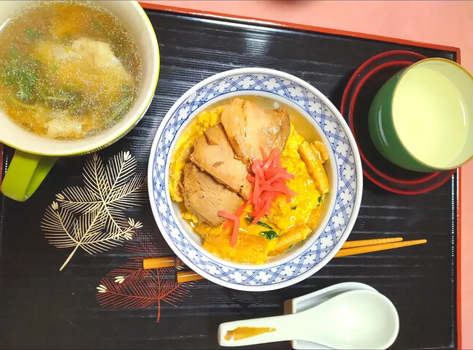 Snapdishの料理写真:ワンタンスープ
衣笠丼焼き豚のせ|さゆさん