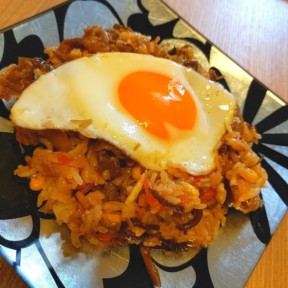 【吉野家冷凍牛丼】でビビンバ丼／美味しい味が付いてるから入れるだけ(⁠｡⁠•̀⁠ᴗ⁠-⁠)⁠✧／お肉の火の通りも気にせずオッケー．👍／冷凍してたカット野菜などアルモンデ／自家製焼肉のタレとコチュジャンで簡単♫|チョコさん