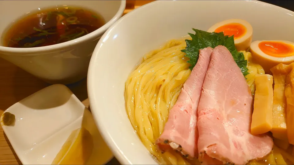 【TRYラーメン大賞2021-2022 
新店・しょうゆ部門 5位】 
支那蕎麦 澤田 
昆布水つけ麺 濃口醤油  (1,150円) 
＋メンマ (200円) 
＠新宿御苑前3分 
(JR新宿駅から徒歩15分)
24091 (97,128)|大脇さん