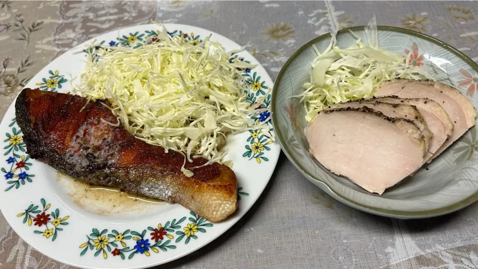 銀鮭バター焼きとチキンハム|Morito Kamiyaさん