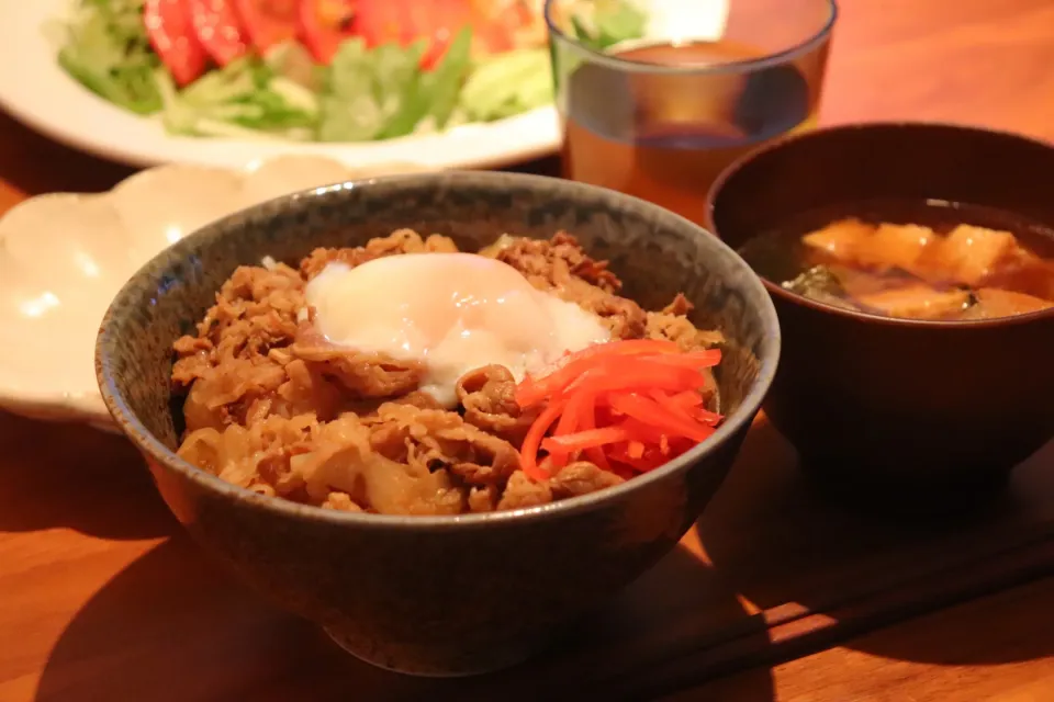 温玉のせ牛丼🥢|きみぷさん