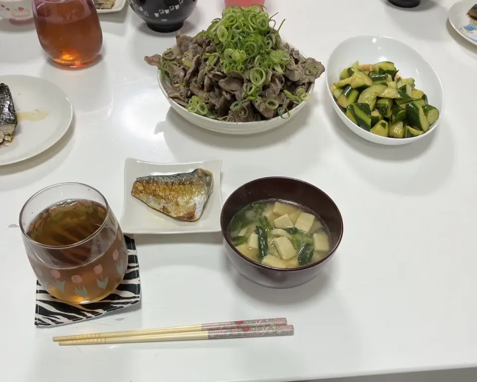 Snapdishの料理写真:晩御飯☆焼き鯖☆豚タン葱塩レモン☆胡瓜のキムチ漬け☆みそ汁（高野豆腐・揚げ・菜の花）|Saharaさん