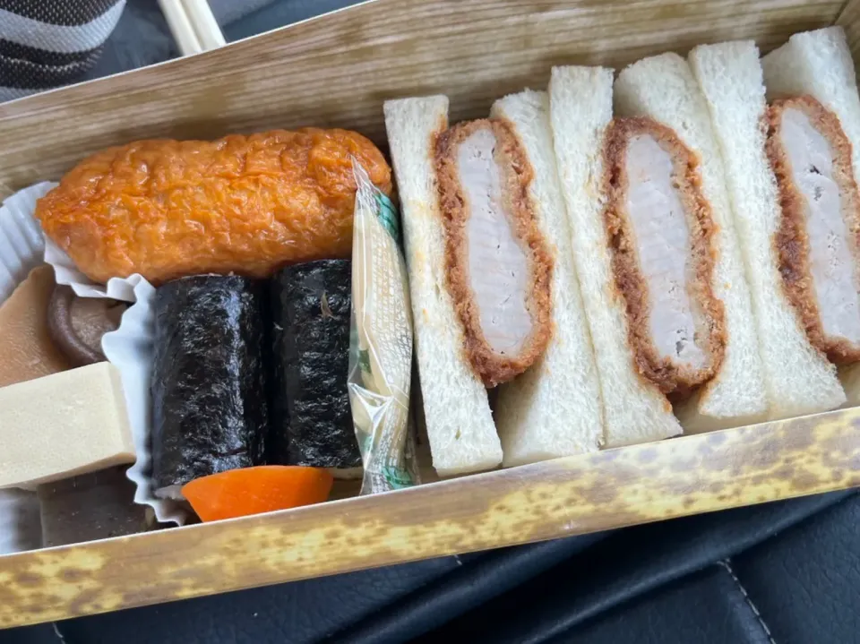 Snapdishの料理写真:まい泉さんのお弁当😋|アライさんさん