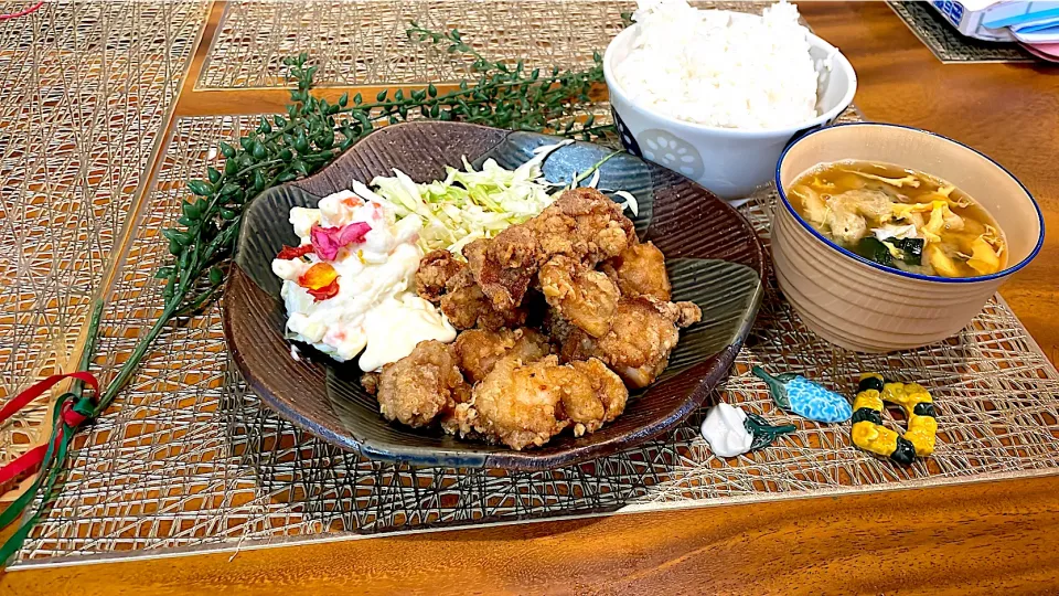 Snapdishの料理写真:唐揚げとマカロニサラダ🥗|🌼はなちゃん🌼さん