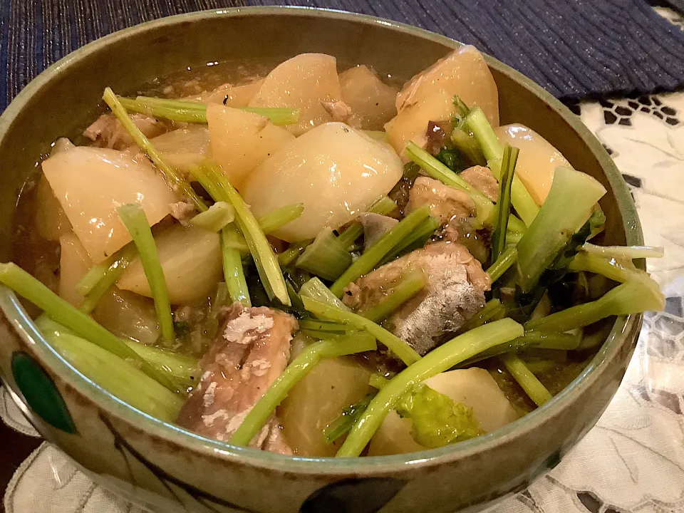 Snapdishの料理写真:カブと鯖缶の煮物😋|アライさんさん