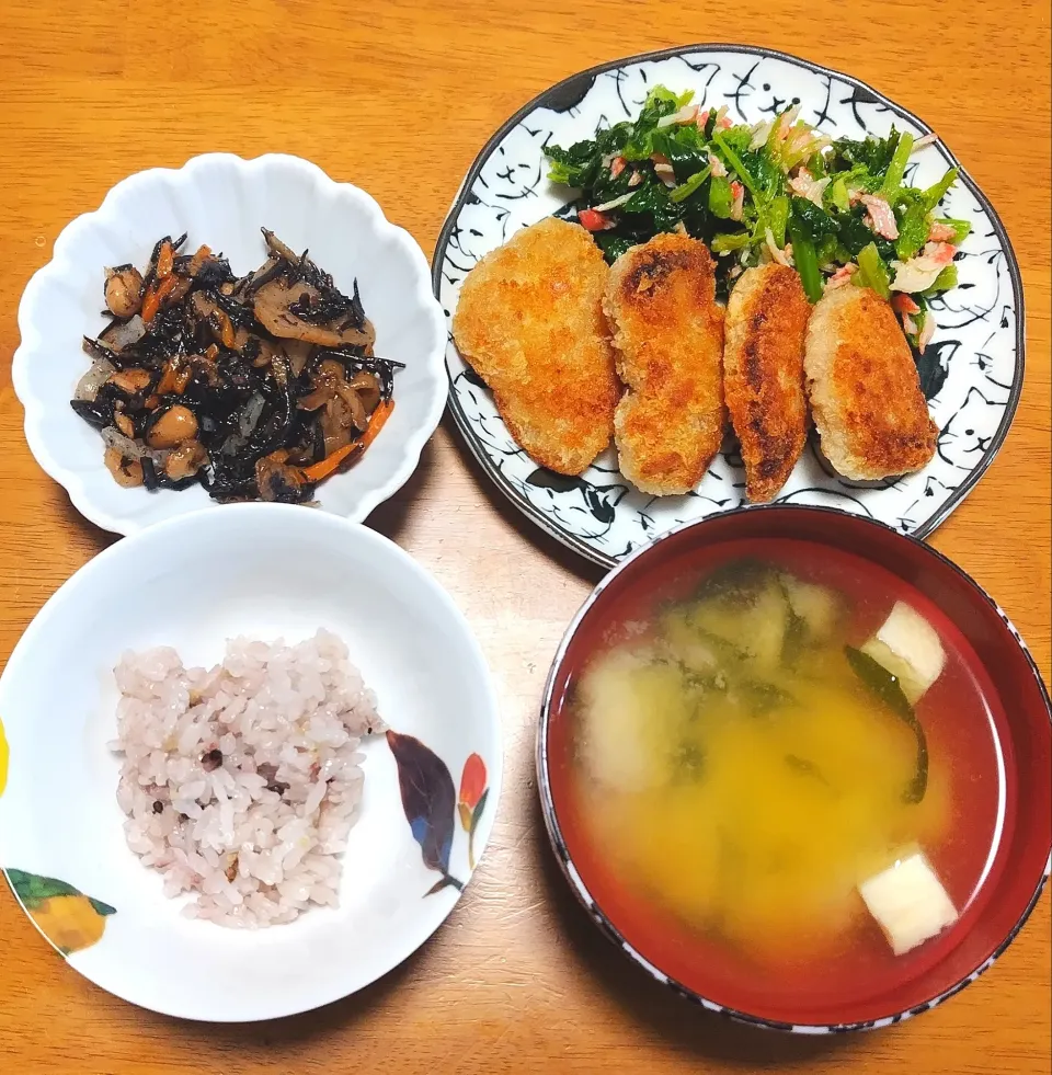 2024 0412　まぐろの漬けカツ　かき菜のオリーブオイル和え　ひじき煮　豆腐とわかめのお味噌汁|いもこ。さん