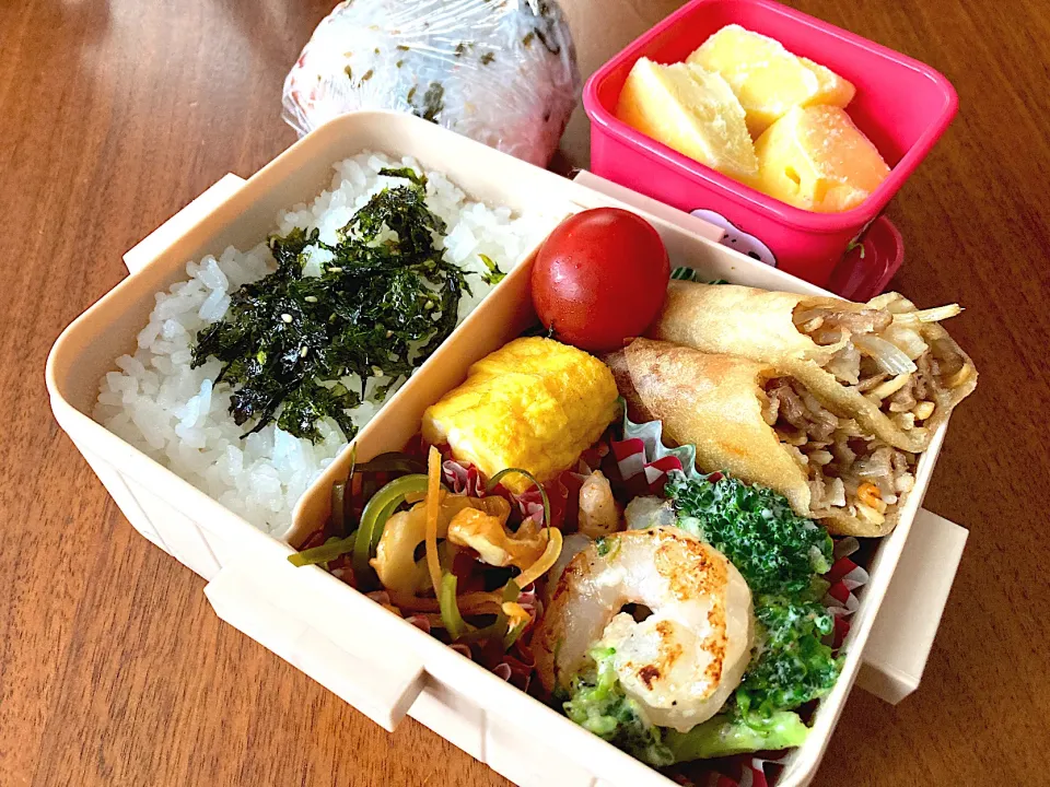 Snapdishの料理写真:4月15日お弁当＆朝練おにぎり|Meimamaさん