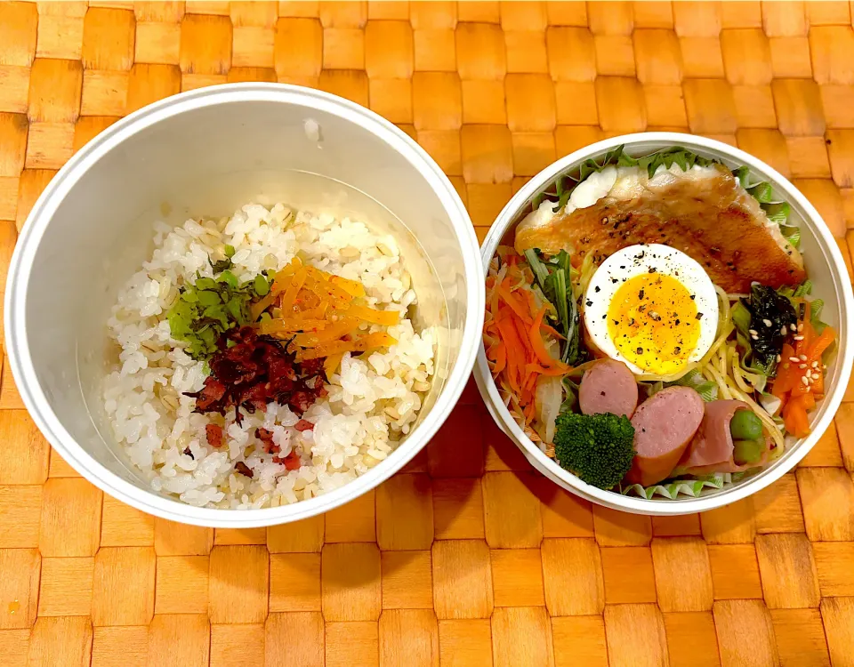 Snapdishの料理写真:中学生息子のお弁当🍱 赤魚のレモンペッパー焼き弁当🍱|Snow10さん