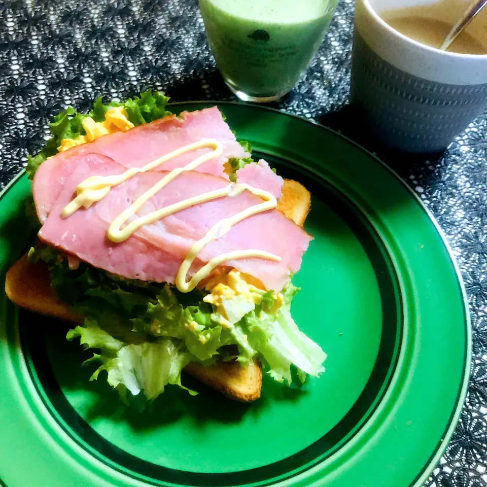 スムージーとオープンサンド🥪|ユミさん