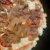 Snapdishの料理写真:【おうち吉野家】牛丼のもとでライスピザ|フェンさん