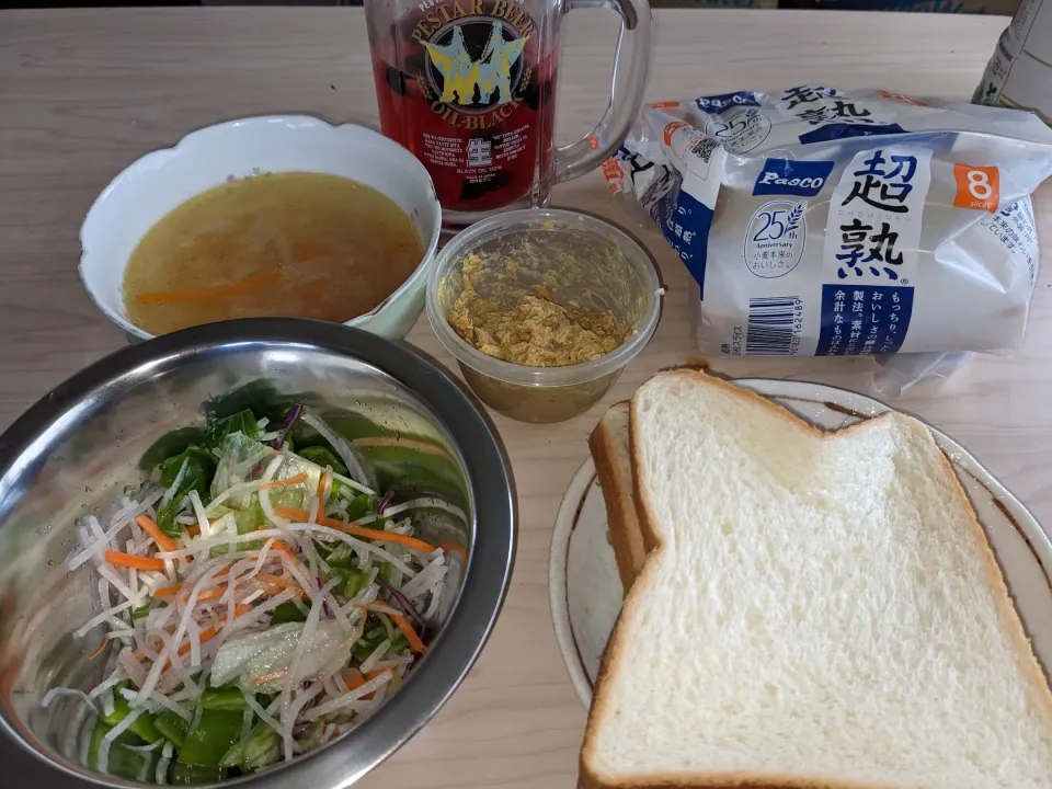 Snapdishの料理写真:2024/04/15の食事メニューはカレー風味ツナフィリング&野菜サラダ&野菜スープ（ダシダ使用）食パンセット
・カレー風味フィリング具材等（油不使用ツナ缶＋亜麻仁油マヨネーズ＋塩分控えめ丸大豆醤油＋赤缶）
・野菜サラダ具材等（セブンの大根入りシャキシャキサラダ残り＋ピーマン＋OliveOIL）
・野菜スープ具材等（玉|Tarou  Masayukiさん