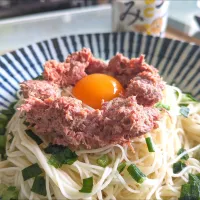 つぶみそで釜玉コンビーフ素麺
marukomeサイトを見て真似しました。
素麺にしたので、コンビーフにマヨネーズを少々、万能ネギを加えました☺