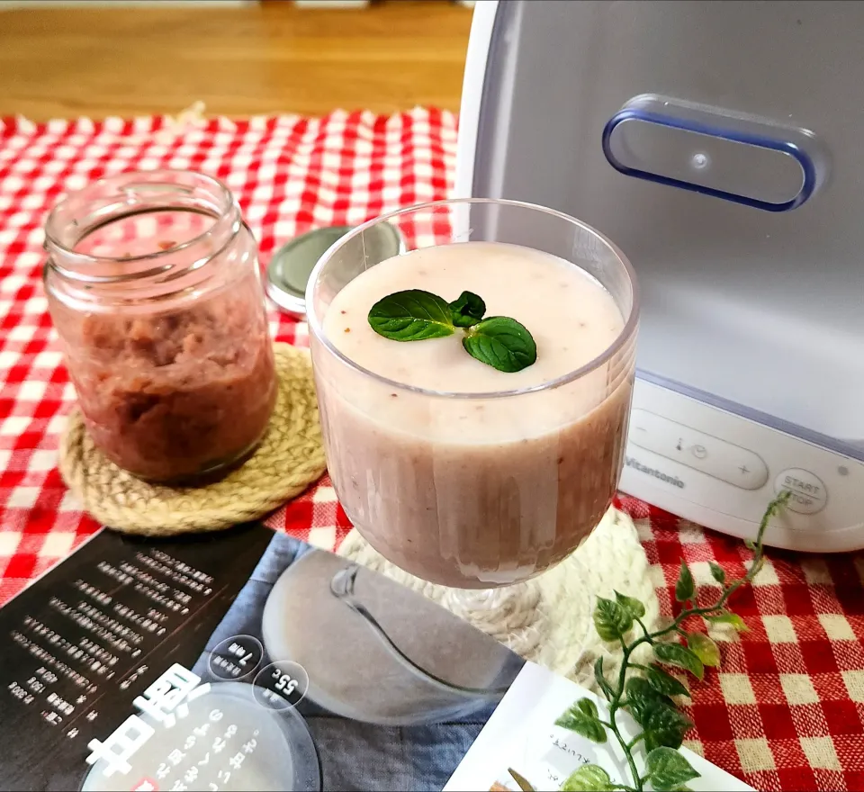 Snapdishの料理写真:ビタントニオの甘酒と、いちご麹でいちご甘酒|ナオミさん