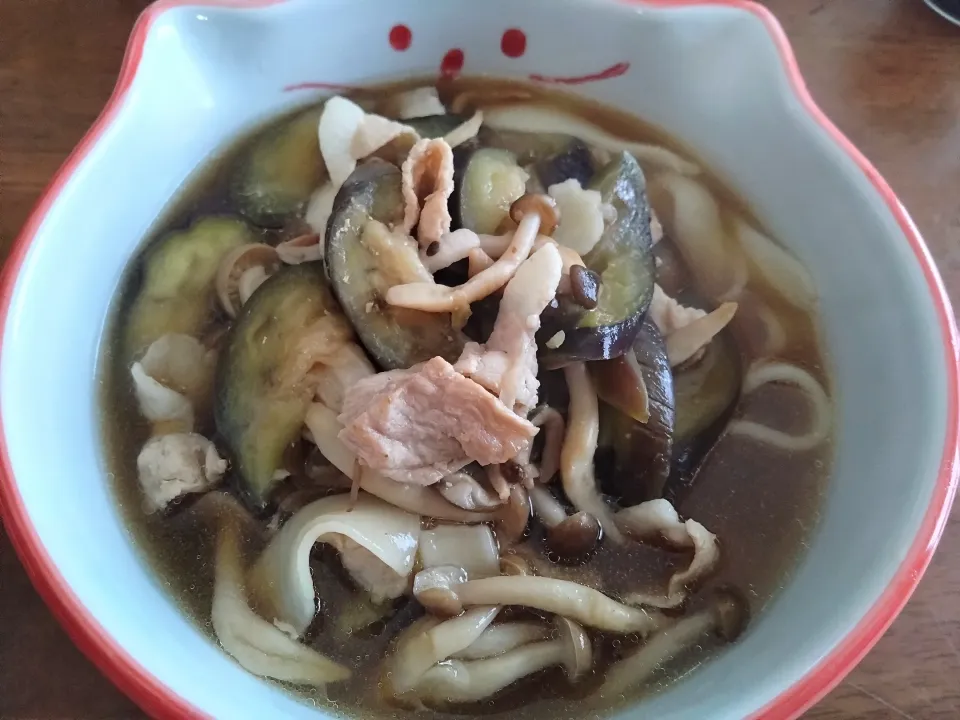 Snapdishの料理写真:茄子としめじの肉汁うどん|秀美«シュウビ»さん