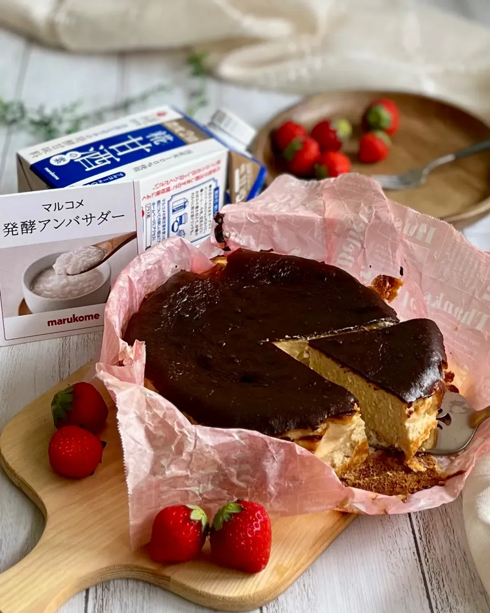 Snapdishの料理写真:いちごバスクチーズケーキ🍓|あゆさん